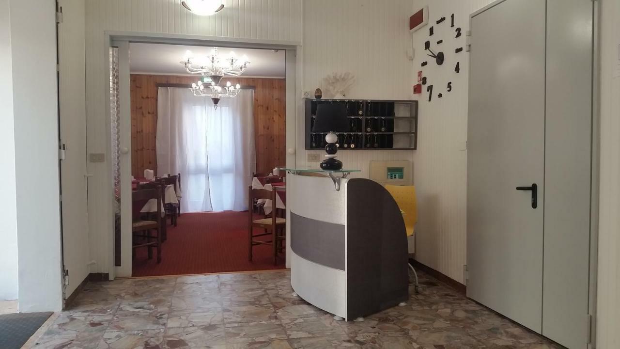 Hotel Manolita Rimini Exterior foto